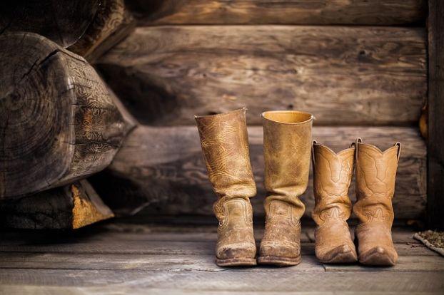 What Type of Boots Help Minimize Human Scent